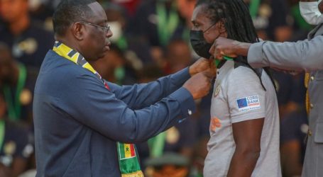 Champions d’Afrique: Les Lions élevés au rang d’officiers de l’ordre national du Lion