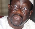 Cheikh Issa Ndiaye, fils du ministre Mbaye NDIAYE a été arrêté en compagnie de Abdoulaye Faye avec 1 milliard de faux billets.
